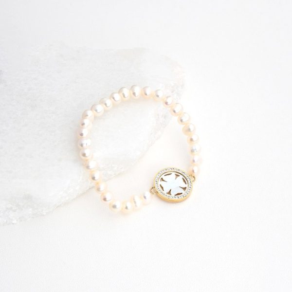 Pulseira em aço de perólas trevo