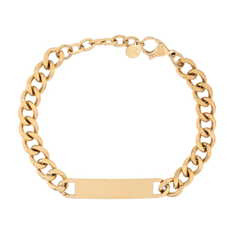 Toque elegante com pulseiras de homem