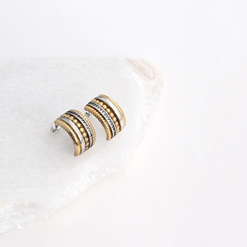 Brincos em aço bicolor com zircônias