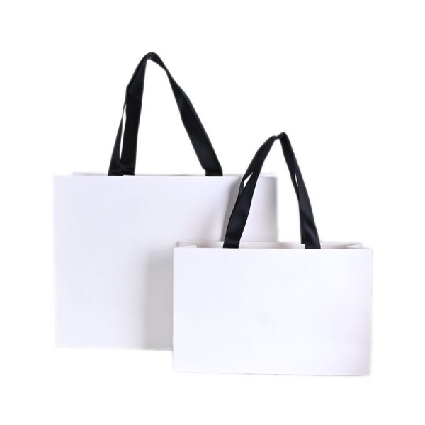 Sacos de papel básicos com alça preta