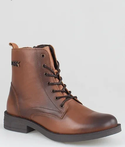 Conforto e Estilo com Botim Casual em Pele