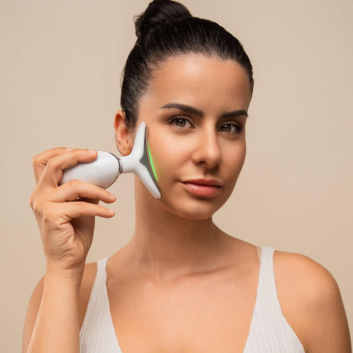 Massageador Facial Elétrico Reafirmante para Rosto e Pescoço com LED, EMS e Calor Selora InnovaGoods